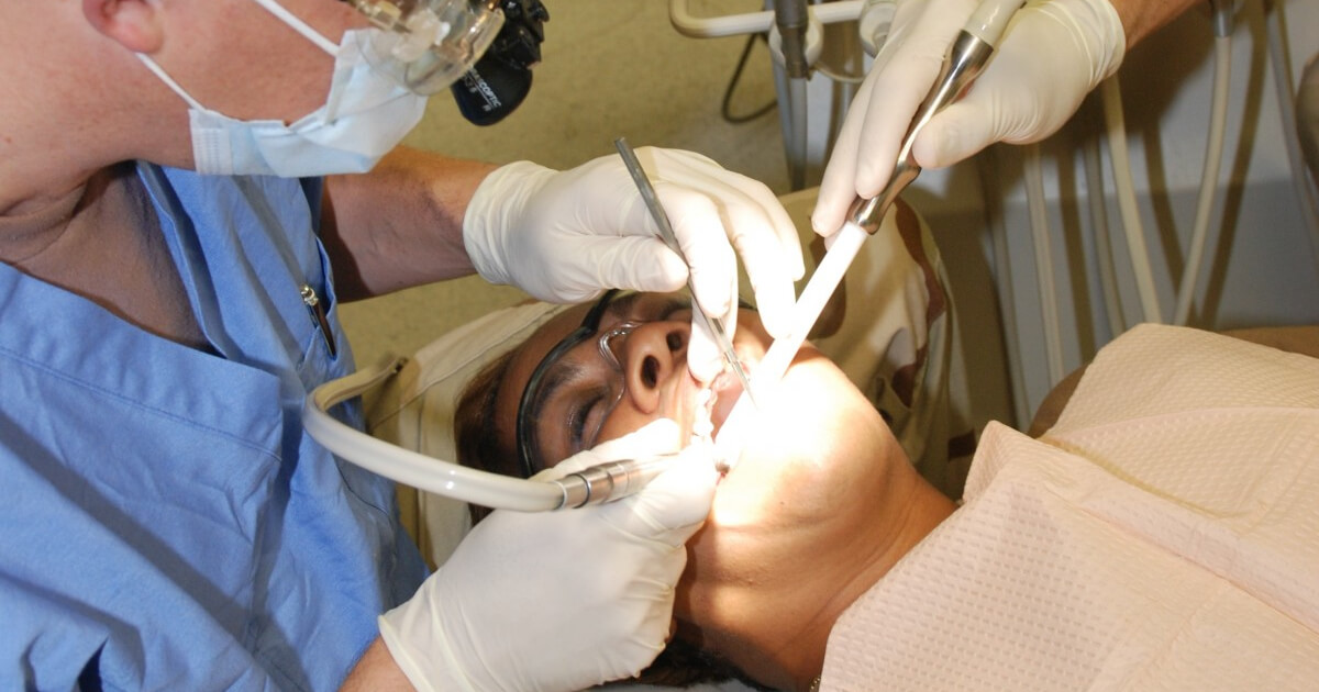 Uso de elásticos intermaxilares y su impacto sobre la articulación temporomandibular: revisión de la evidencia disponible