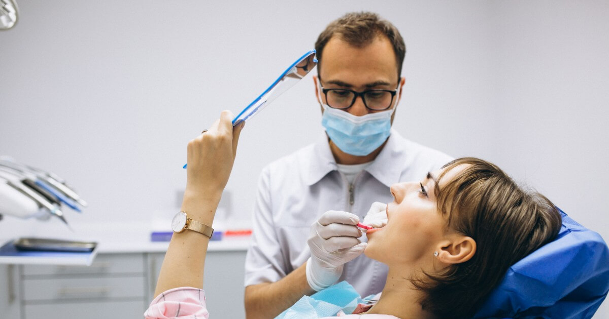 Eficacia de diferentes métodos de limpieza y/o desinfección en la reducción de la carga microbiana en alineadores plásticos de pacientes de ortodoncia